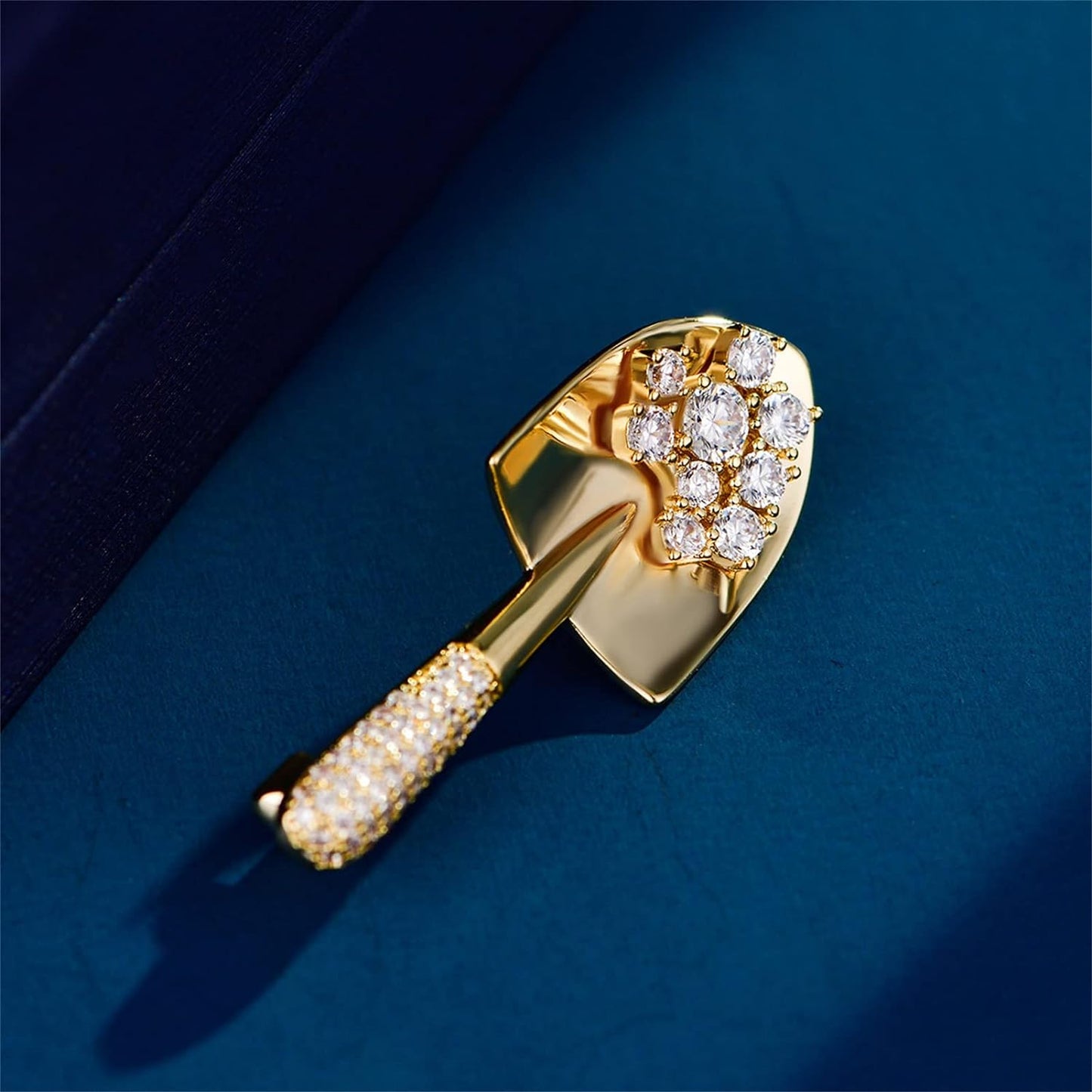 AILONMEI Golden Shovel Brooch Jewelry For Woman Fashion